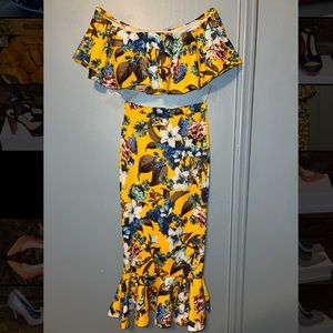 Two pieces set yellow flowers! Super cute